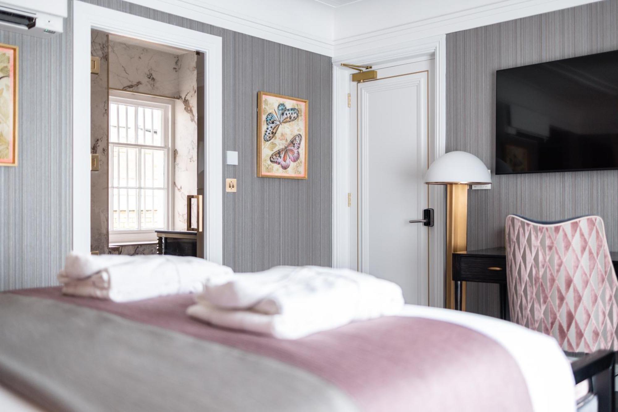 Отель No.4 Carlton 5*
